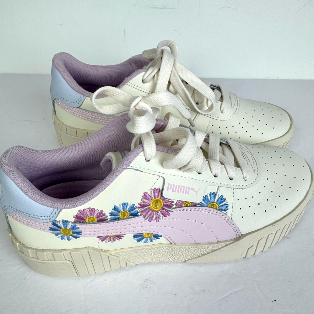 NEW Puma Ivory Cali Flower Embroidered Lace Up Leather Sneakers Size 5.5 Big Kid